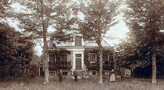 foto van boerderij haersmastate met familie leering rond 1900