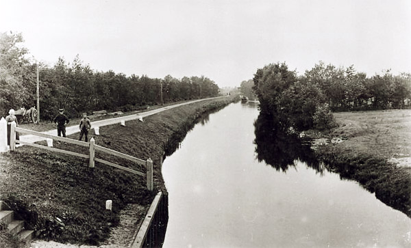 de trekvaart en trekweg bij Kollum rond 1900