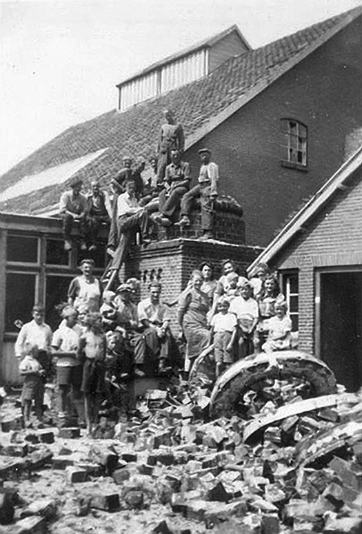 de zuivelfabriek op Lutjepost in 1946 sloop schoorsteen
