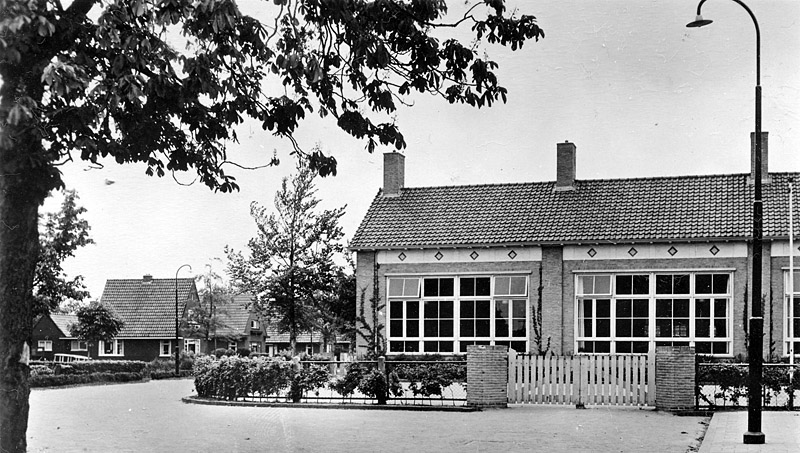 de openbare lagere school in de Schoolstraat in 1954