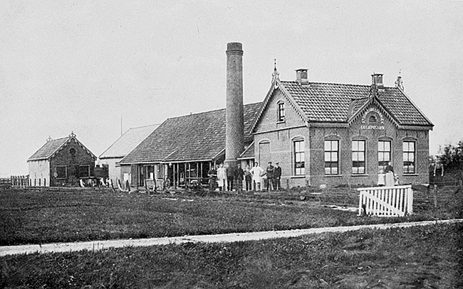 de zuivelfabriek op Lutjepost in 1906