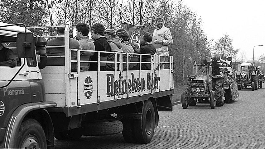 foto van optreden boerenblaaskapel concordia rond 1982
