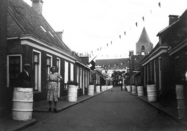 bevrijdingsfeest kerkstraat 1945 hoekstra