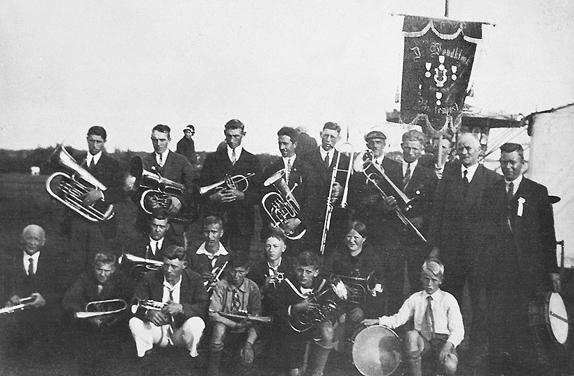 foto van muziekkorps de Woudklank in 1932