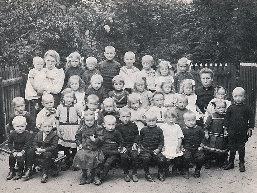 foto van de bewaarschool van juf Lutske in 1911