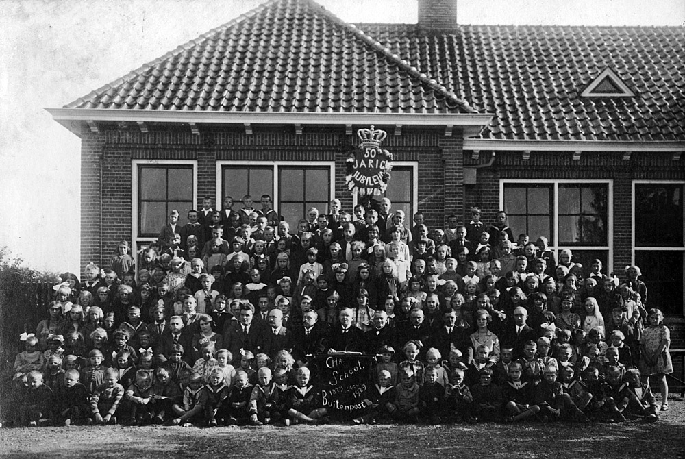 jubileumfoto van de 50-jarige christelijke school in 1929