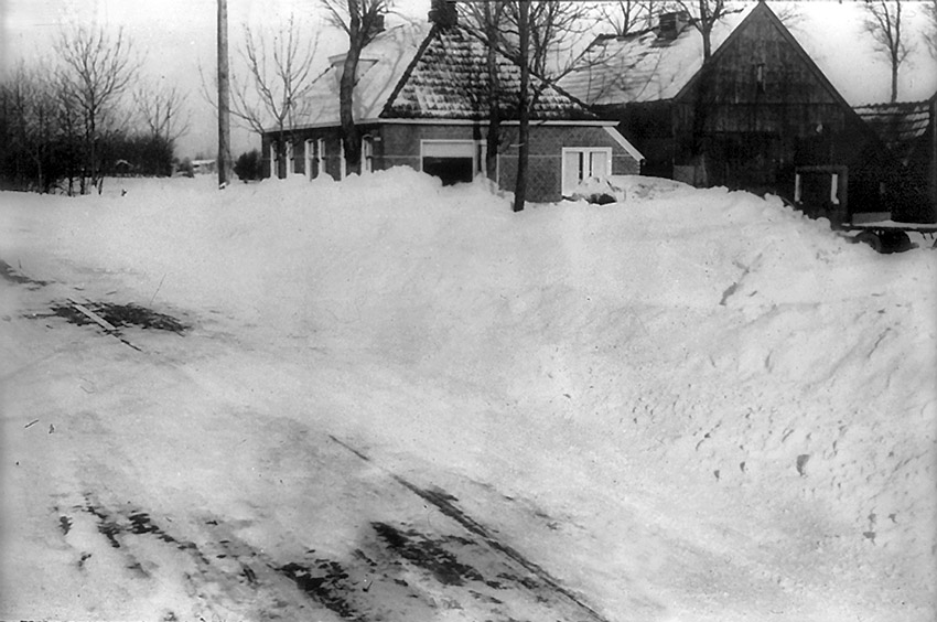 winters beeld van Lutjepost rond 1950