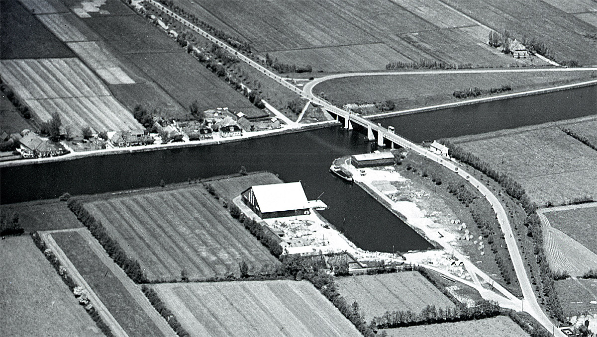 luchtfoto van blauwverlaat rond 1975