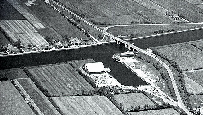 luchtfoto van blauwverlaat rond 1970