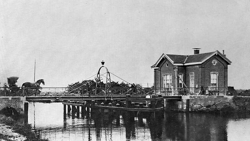 de oude draaibrug van blauwverlaat rond 1925
