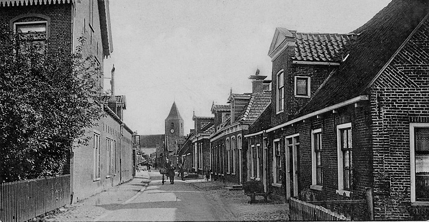 foto van de kerkstraat rond 1923