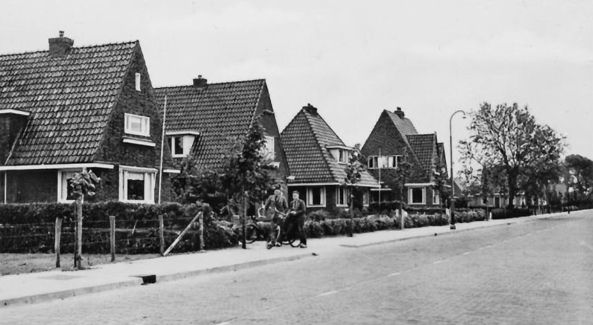 foto van de kuipersweg bij de molenstraat rond 1950