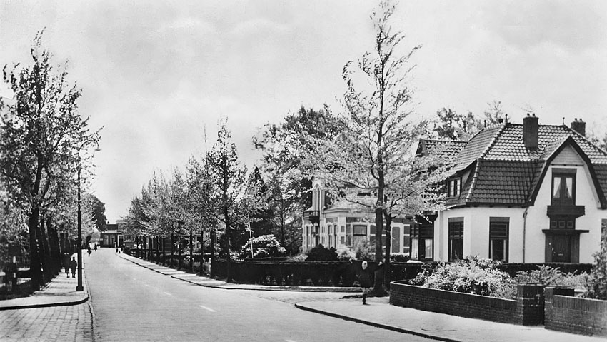 foto van de stationsstraat rond 1960