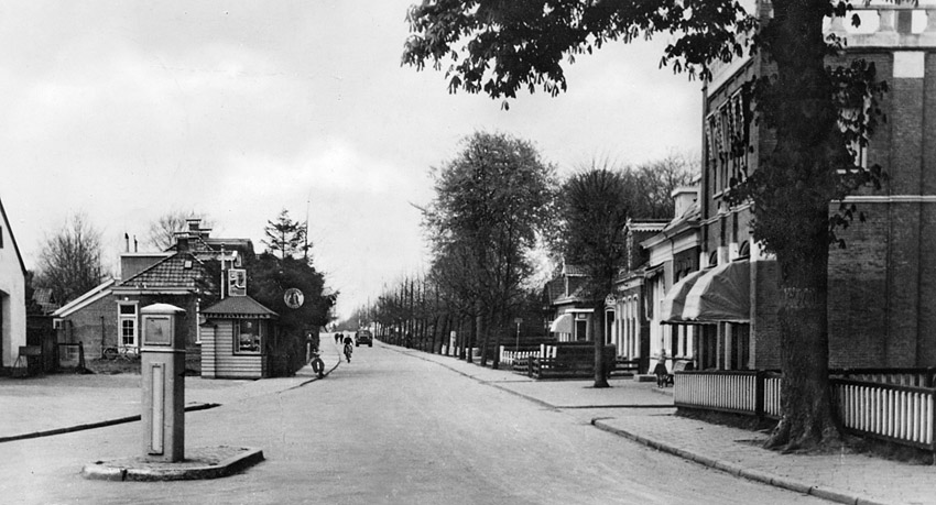 foto van de stationsstraat rond 1950