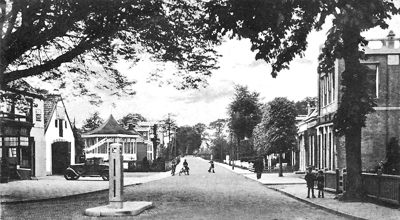Stationsstraat 1935 gezien vanaf 'de bakkershoek'