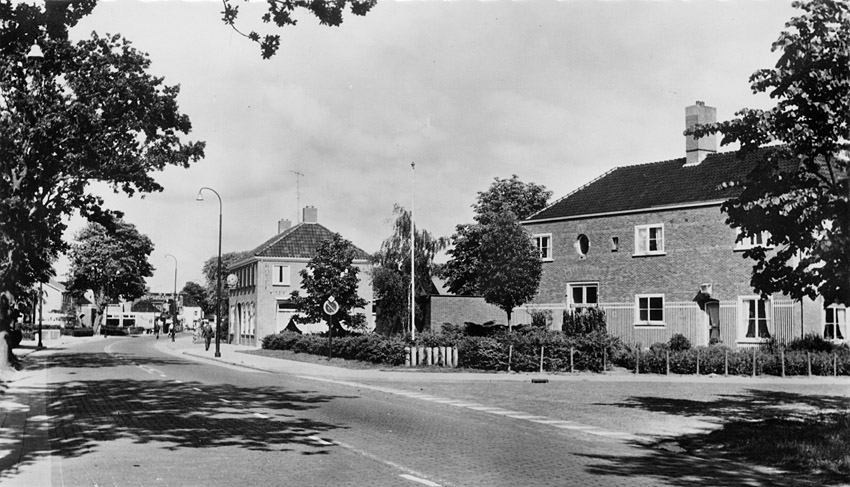 foto van de westkant van de voorstraat in 1960