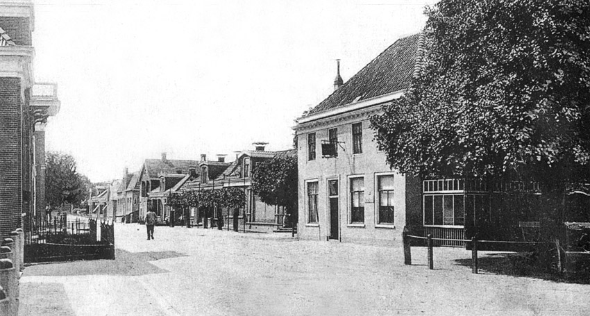 foto van de voorstraat ter hoogte van de bakkershoek 1903