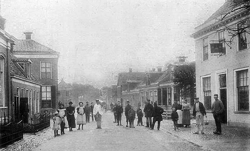 foto van de voorstraat rond 1900