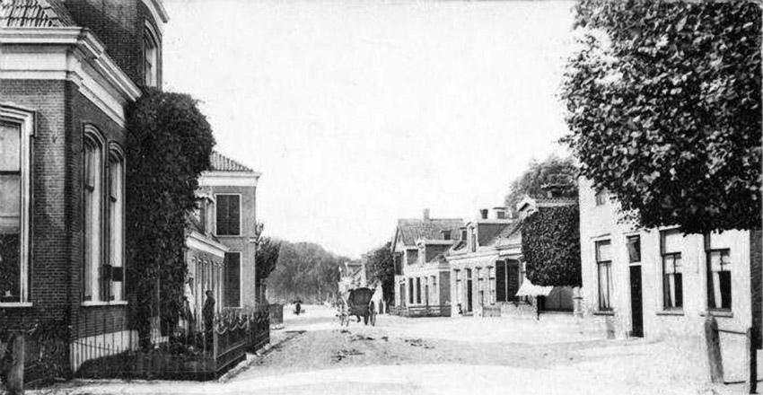 foto van de voorstraat omstreeks 1905