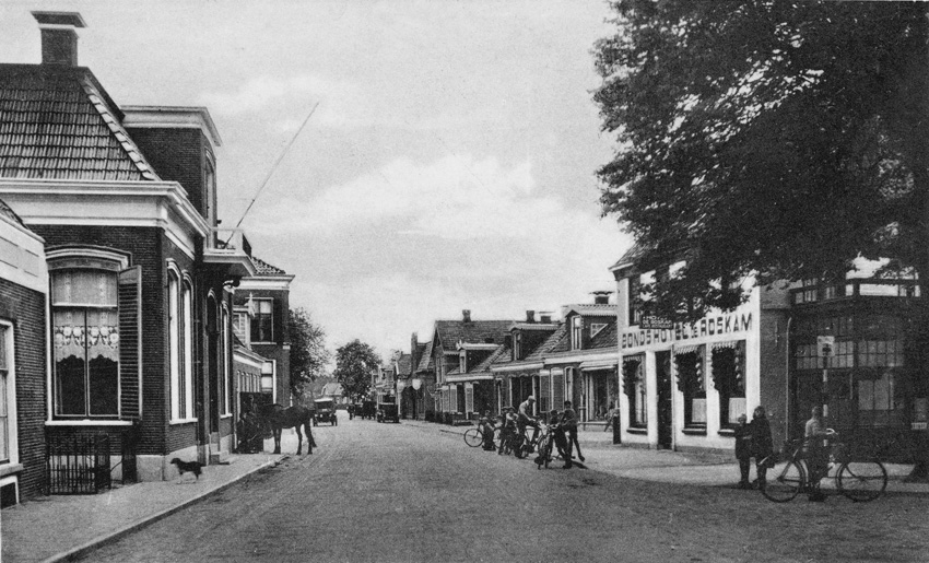 de Voorstraat ter hoogte bakkershoek 1935