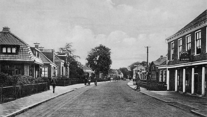 foto van het westeind van de voorstraat in 1942