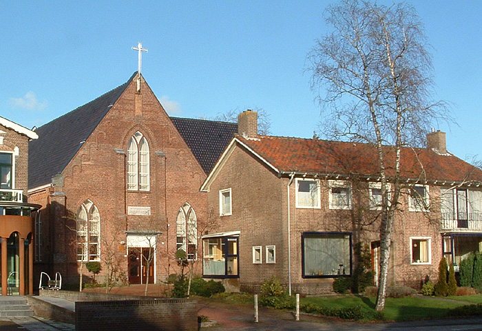 Gereformeerde kerk en pastorie aan de Voorstraat