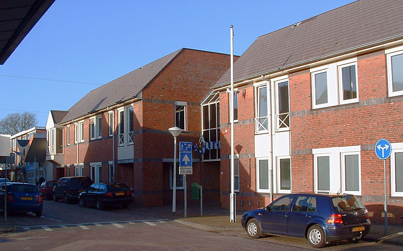 het politiebureau in de Kerkstraat in 2002