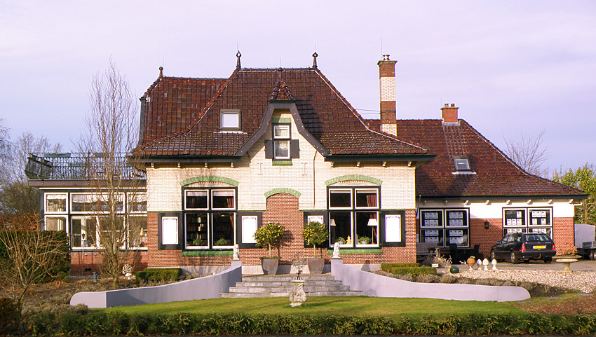 foto van villa herbranda naast de singel in 2012
