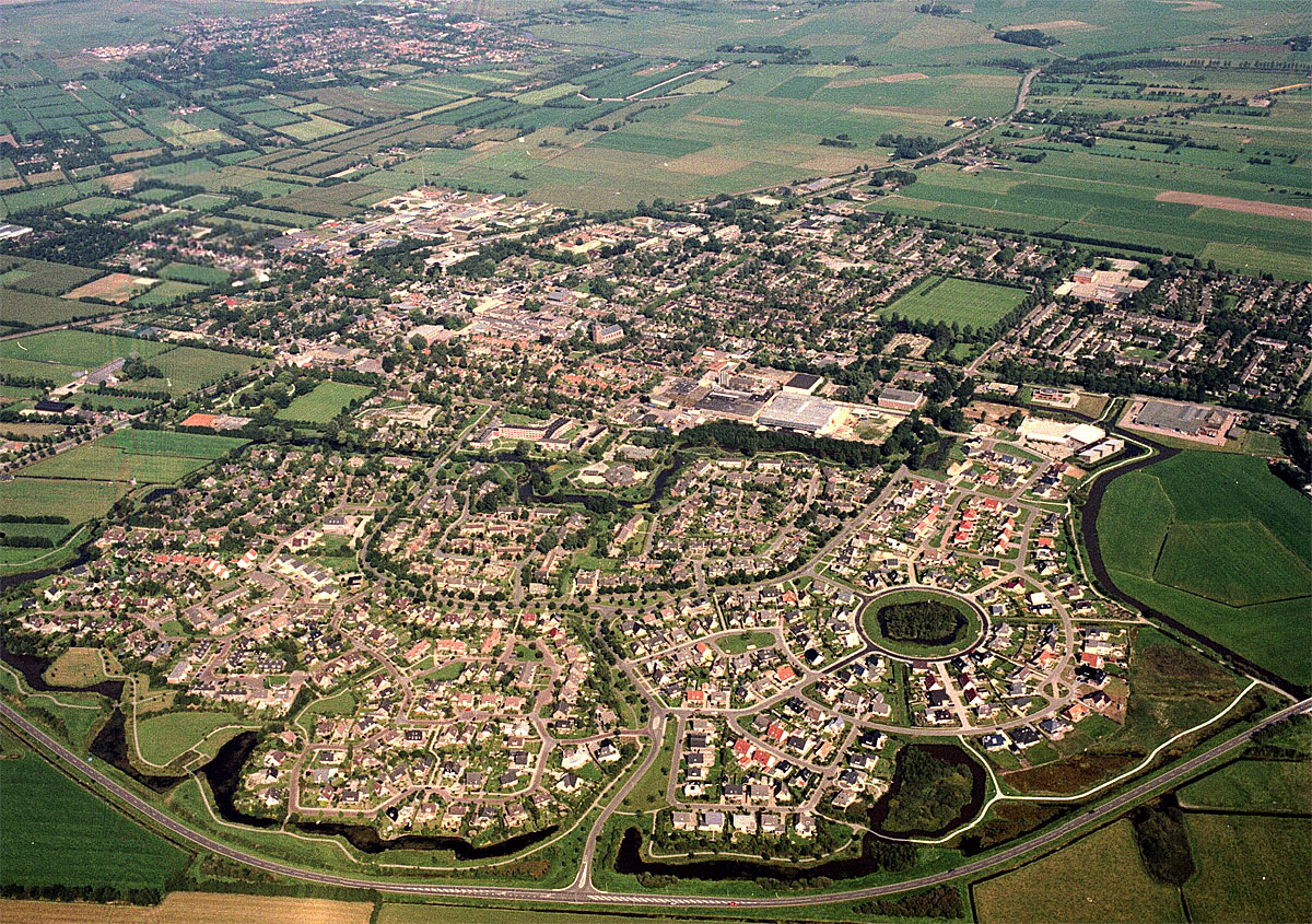 luchtfoto van buitenpost gezien uit het westen