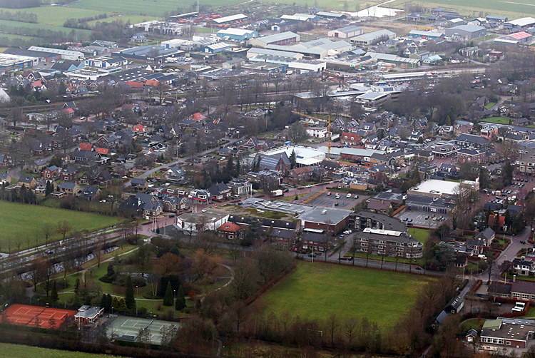 luchtfoto van oostkant van Buitenpost