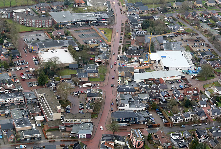 luchtfoto van het centrum van Buitenpost